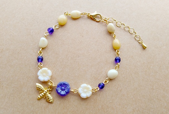 チェコフラワーとイエロージェイドのブレスレット