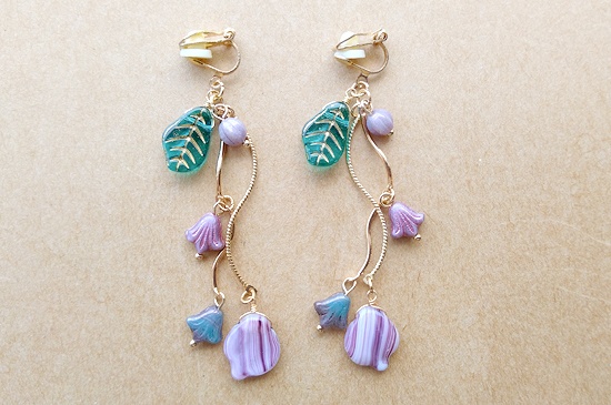 藤色マーブルのスイングイヤリング