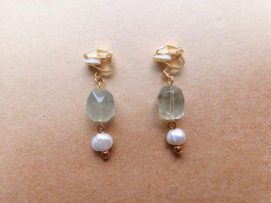 フローライト×淡水パールのイヤリング
