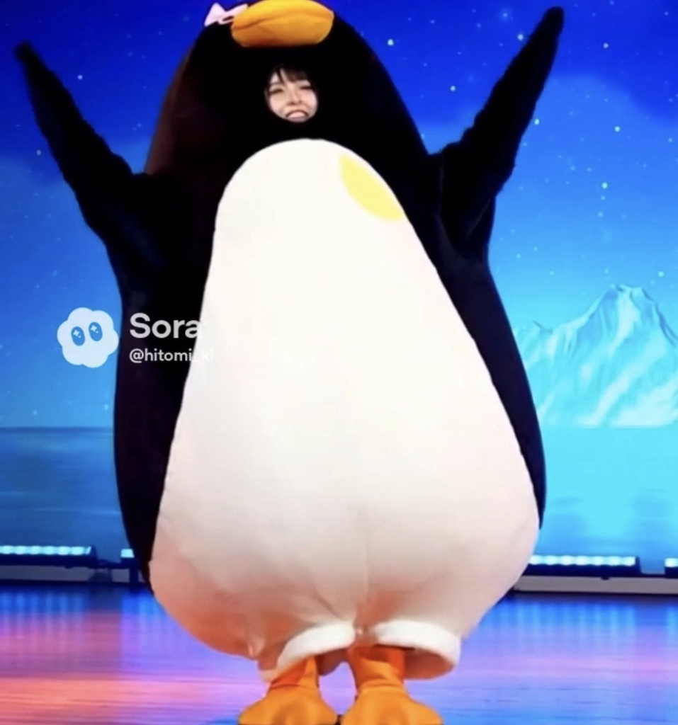 【AI動画】ペンギンの顔出し着ぐるみ姿になったアイドル・さいかのステージと舞台裏