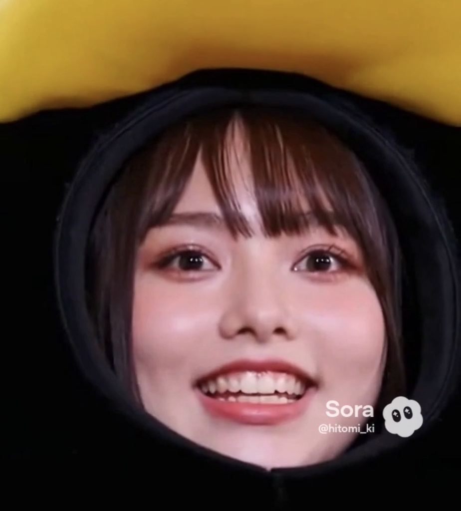 【AI動画】ペンギンの顔出し着ぐるみ姿になったアイドル・さいかのステージと舞台裏