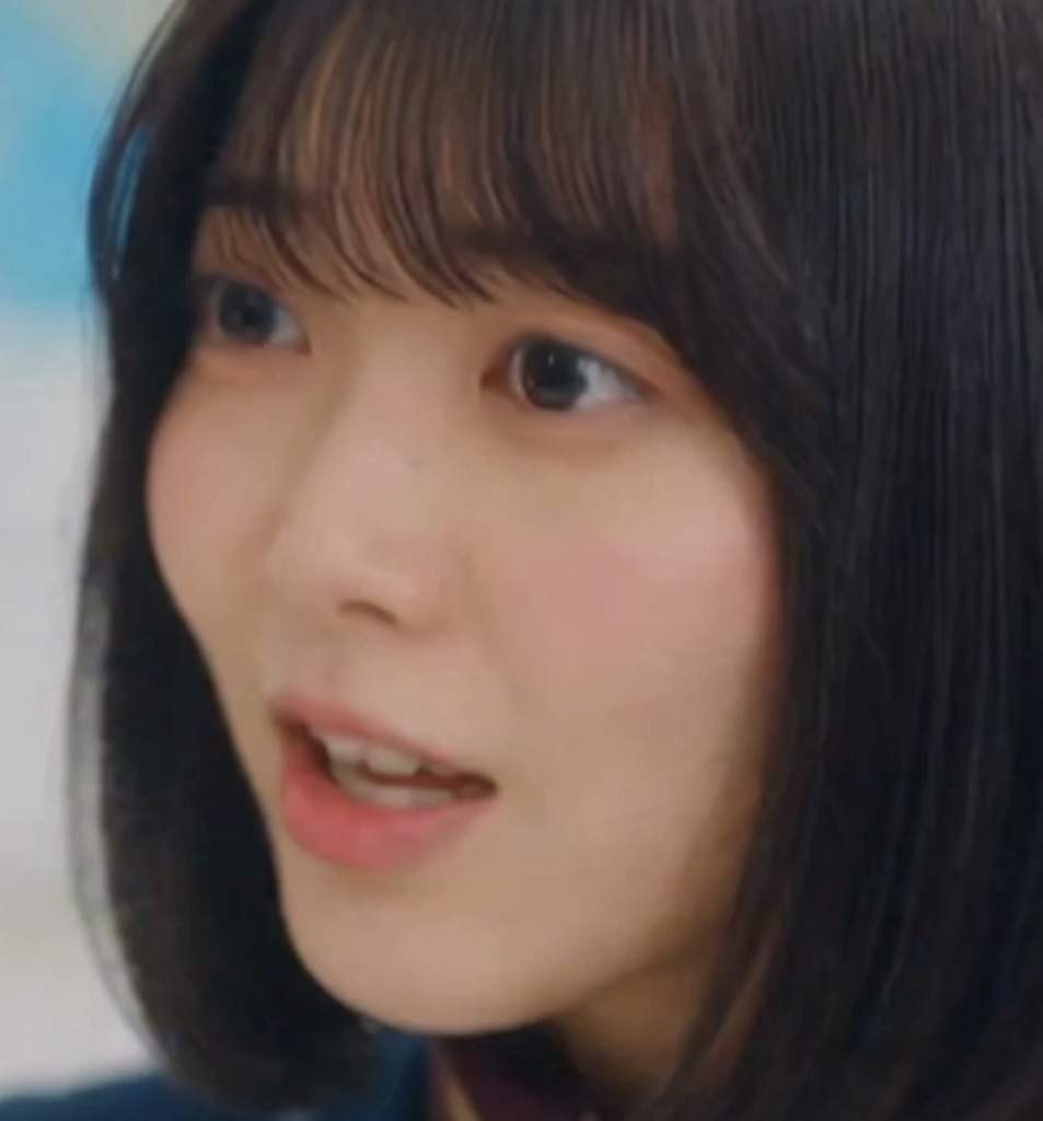 【プレミアム版・AI動画】ニワトリのマスコットキャラになった従業員・ゆき