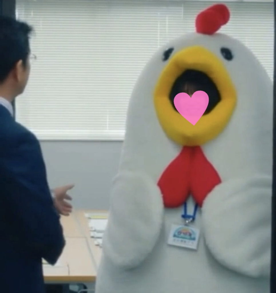 【プレミアム版・AI動画】ニワトリのマスコットキャラになった従業員・ゆき