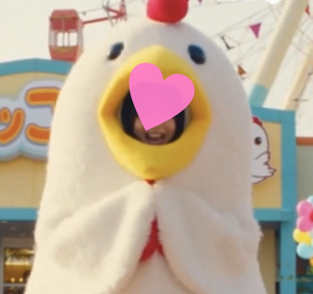 【プレミアム版・AI動画】ニワトリのマスコットキャラになった従業員・ゆき