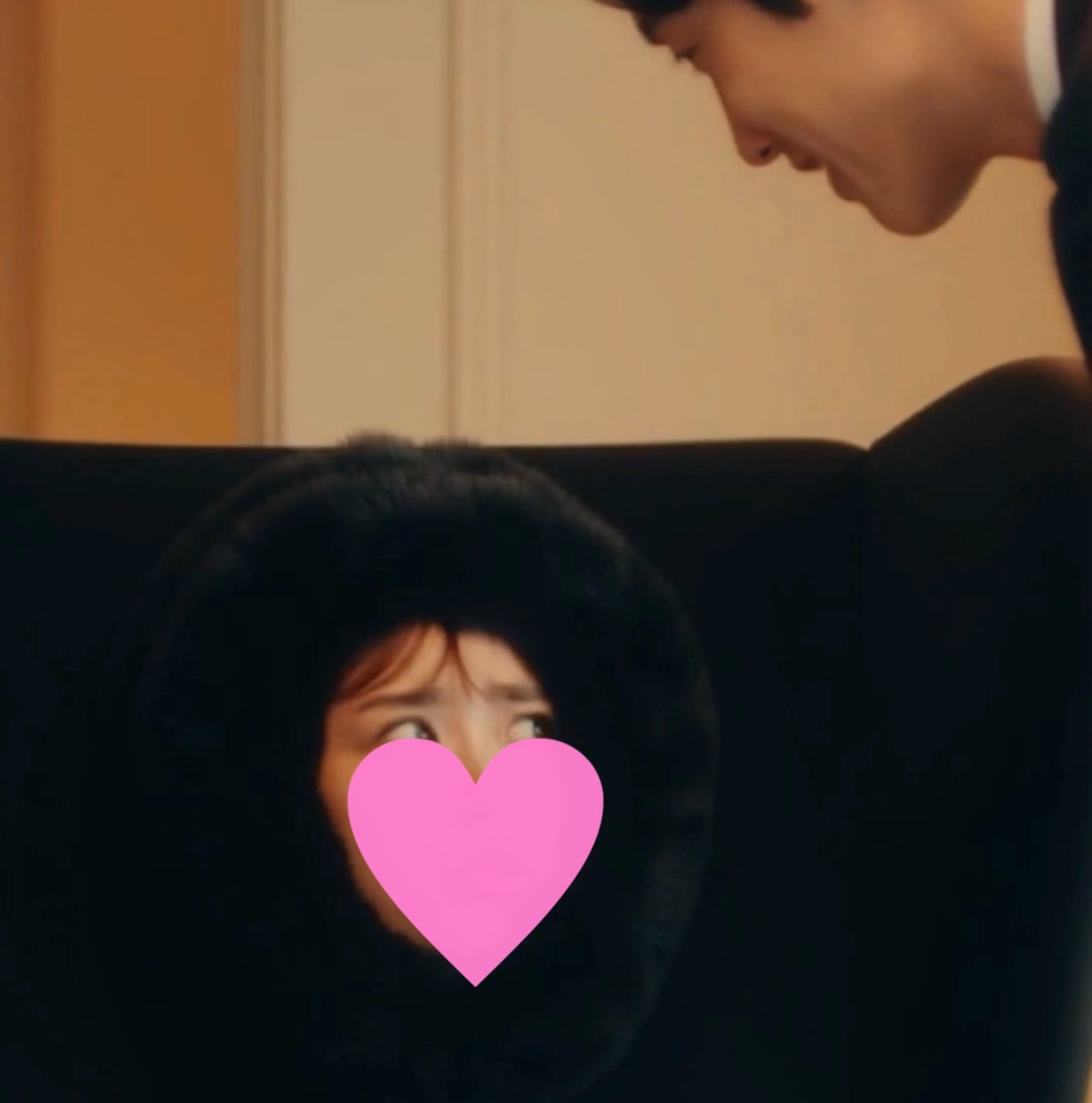 【AI動画・縦】特殊な顔出し着ぐるみ姿で仕事をするホテル従業員・まお 10本セット+特別付録