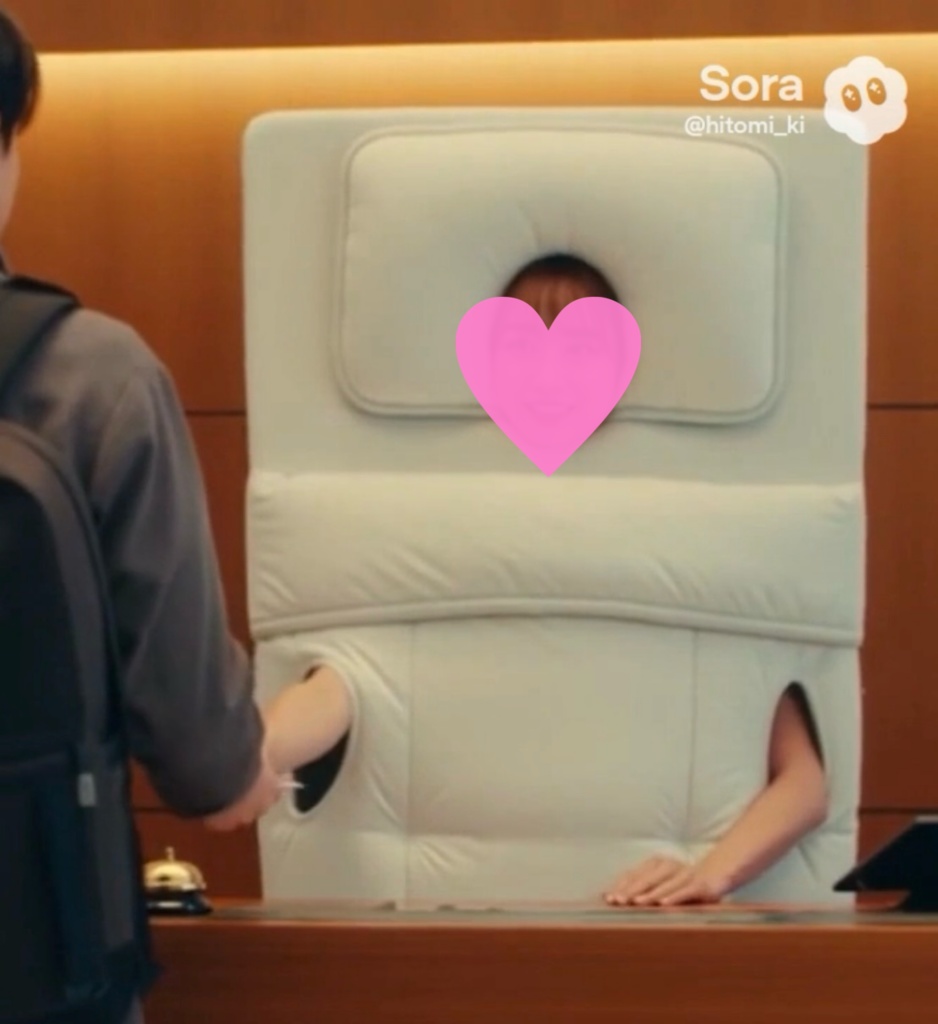 【AI動画・縦】特殊な顔出し着ぐるみ姿で仕事をするホテル従業員・まお 10本セット+特別付録