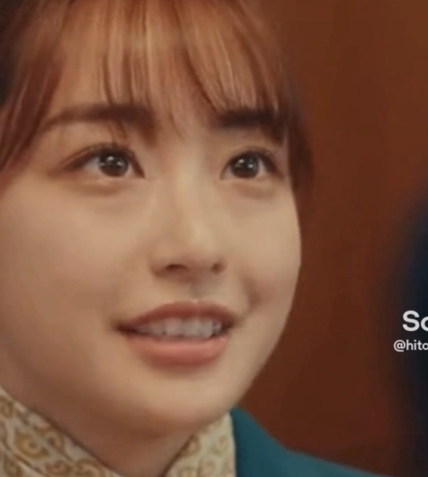 【AI動画・縦】特殊な顔出し着ぐるみ姿で仕事をするホテル従業員・まお　10本セット+特別付録