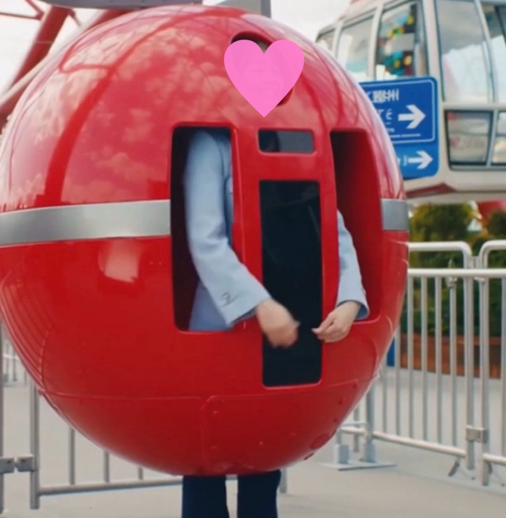 【AI動画・縦】様々な姿で案内するテーマパークスタッフ・れな 10本セット