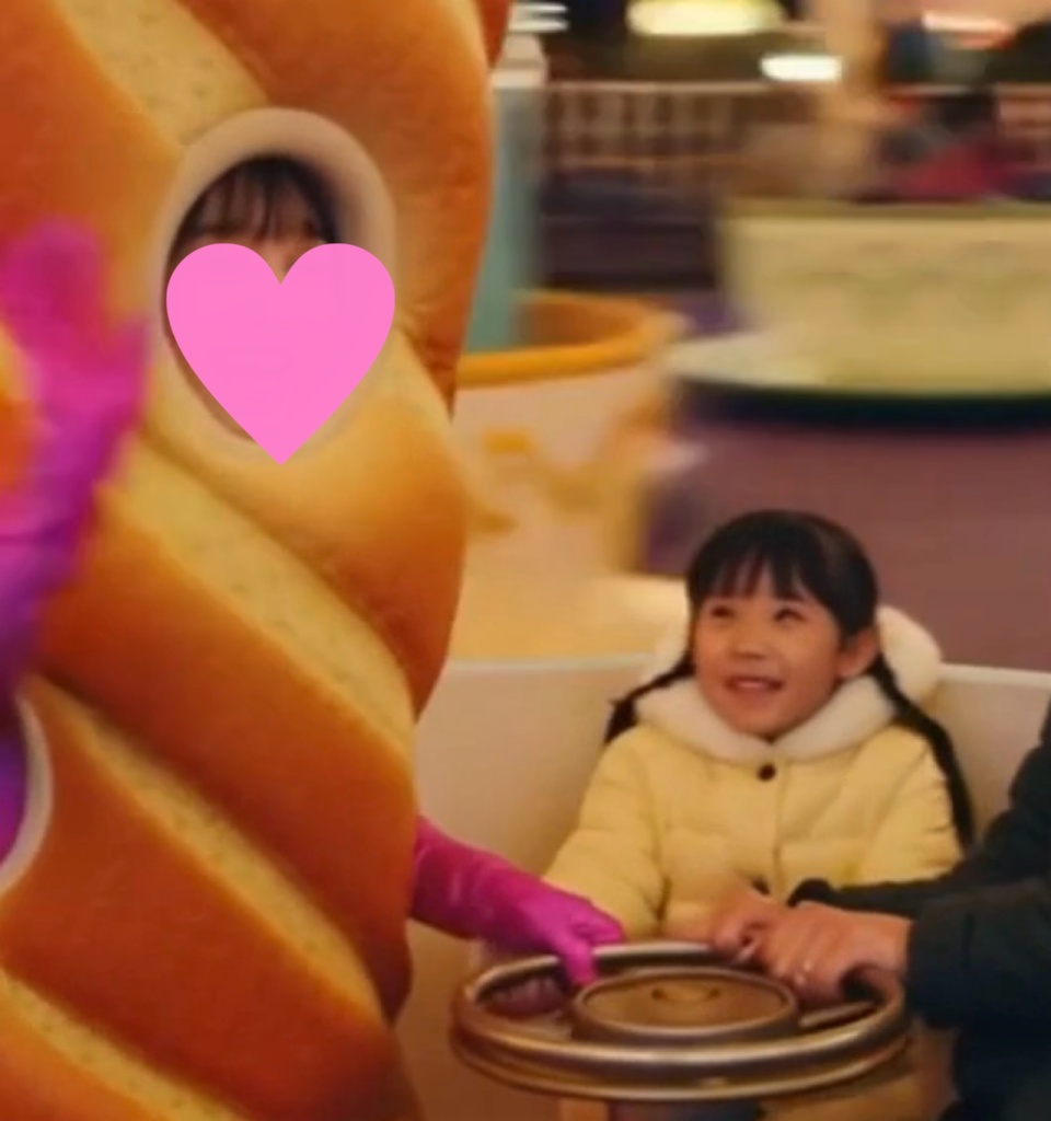 【AI動画・縦】様々な姿で案内するテーマパークスタッフ・れな 10本セット