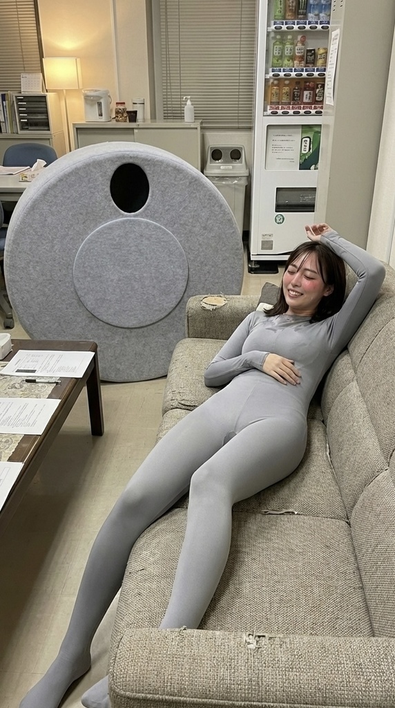 【AI生成】1stバーチャルフォトブック ひとみ知り 顔出し着ぐるみ画集【竹】