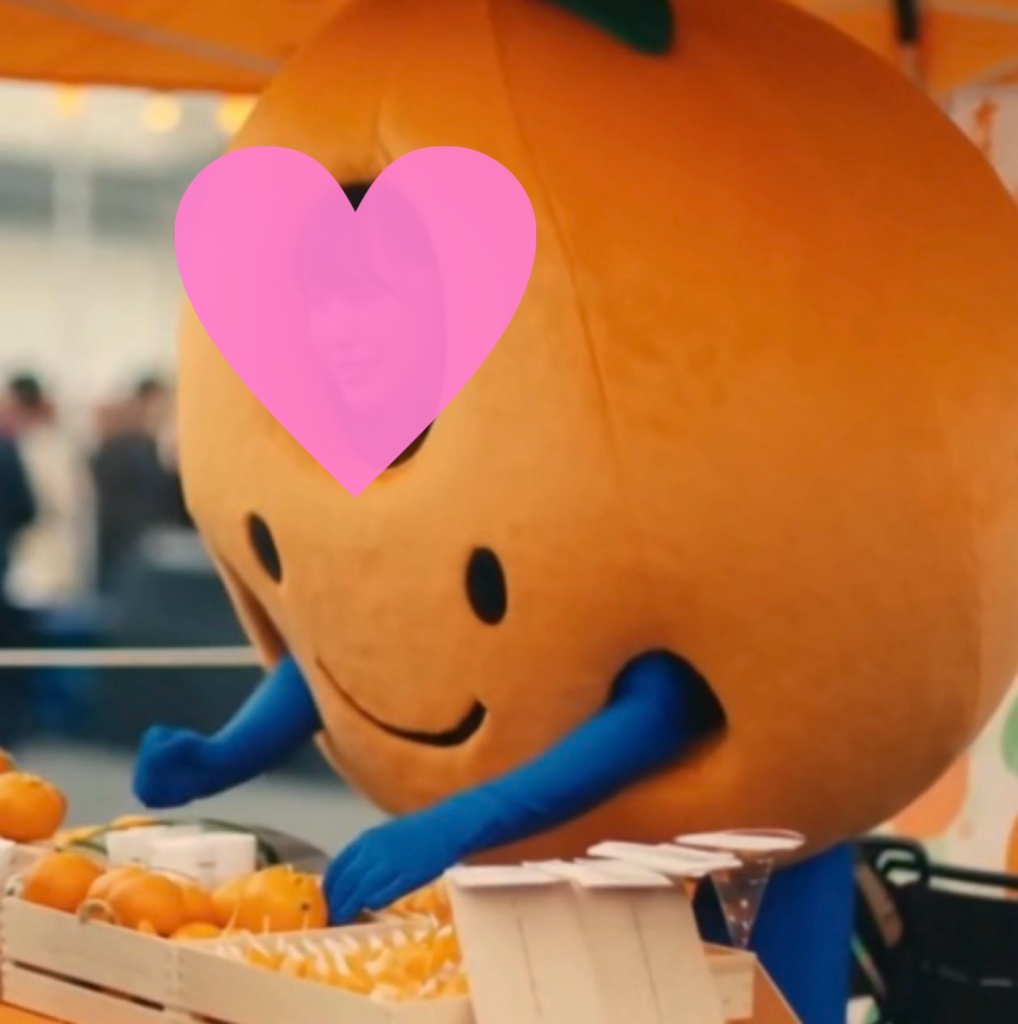 【AI動画・横】オレンジ姿でジュース販売&CM