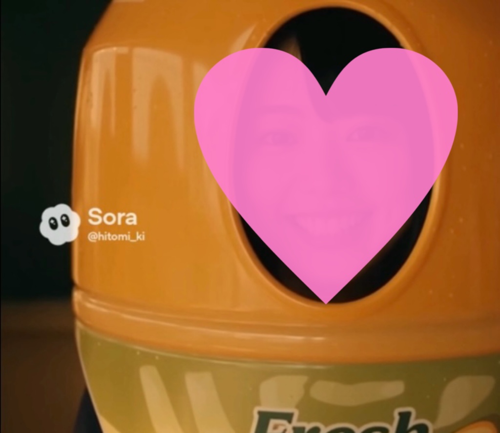 【AI動画・横・Light版】制服にペットボトルの着ぐるみを着用した職場体験の女性