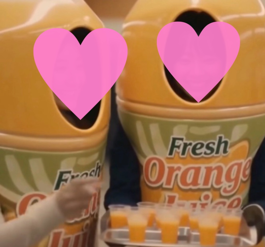 【AI動画・横・Light版】制服にペットボトルの着ぐるみを着用した職場体験の女性