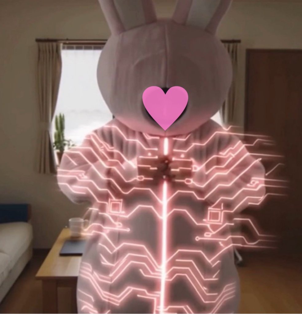 【AI動画・横】月夜の異変、ウサギの顔出し着ぐるみ姿に突如変身した女性