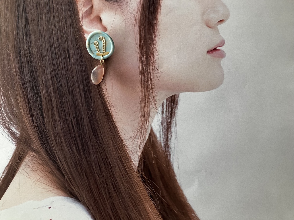海を付けるピアス/チンアナゴのピアス