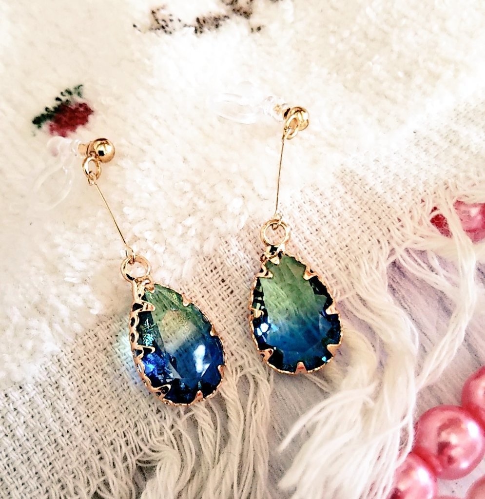 グラデーションクリスタルチャームノンホールピアス(グリーンブルー)