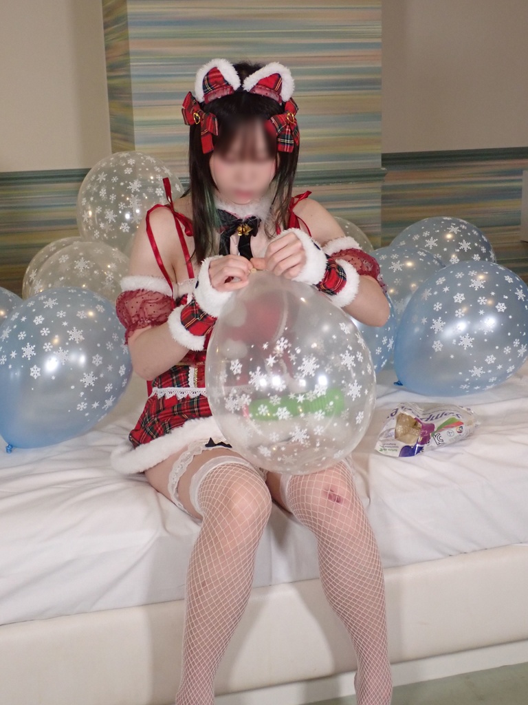 みひなサンタの風船遊び