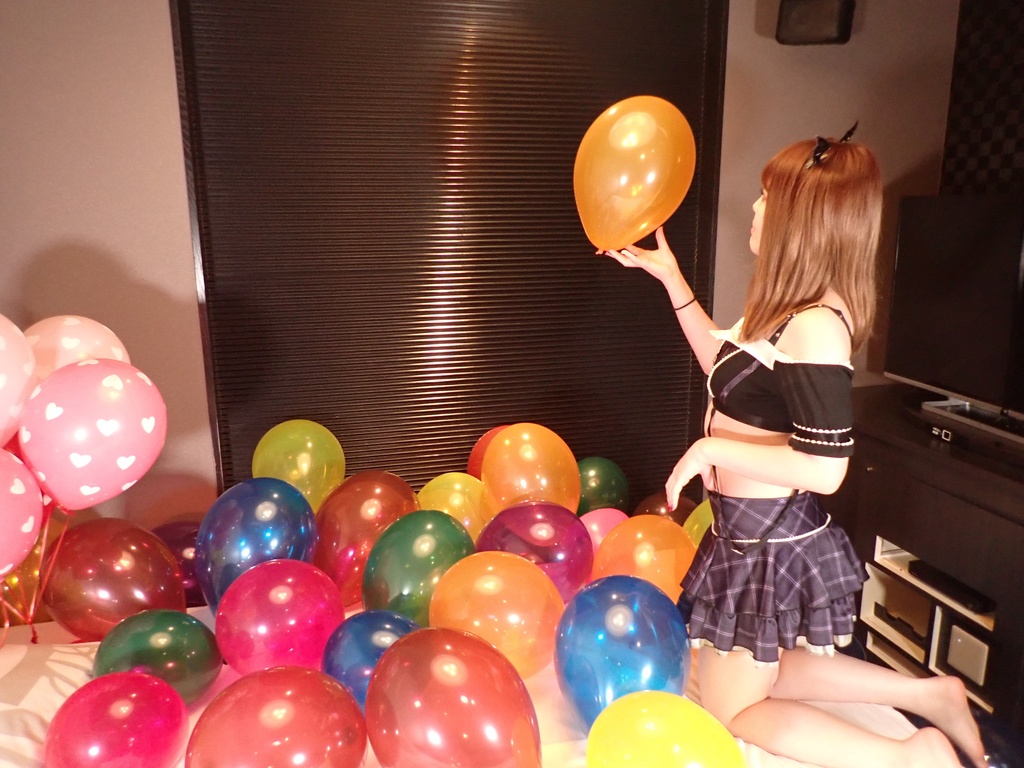 夏美さんの初めての風船遊び