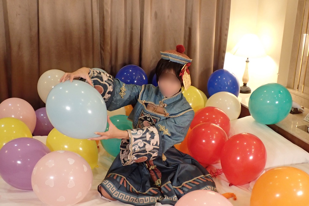 りんちゃんの風船遊び(中華衣装編)