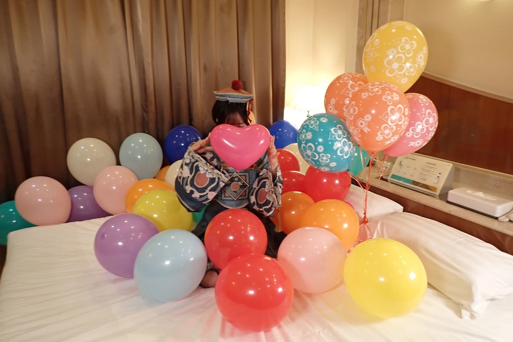 りんちゃんの風船遊び(中華衣装編)