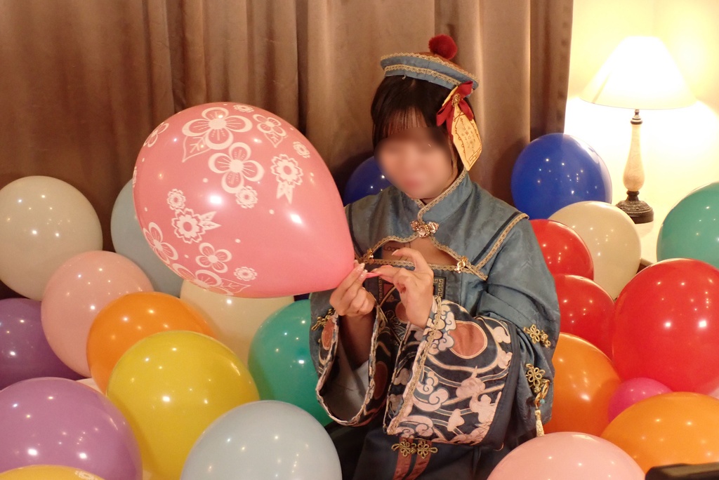 りんちゃんの風船遊び(中華衣装編)