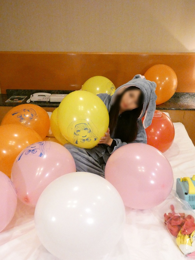 Kさんの風船遊び３（うさみみパジャマで風船遊び）