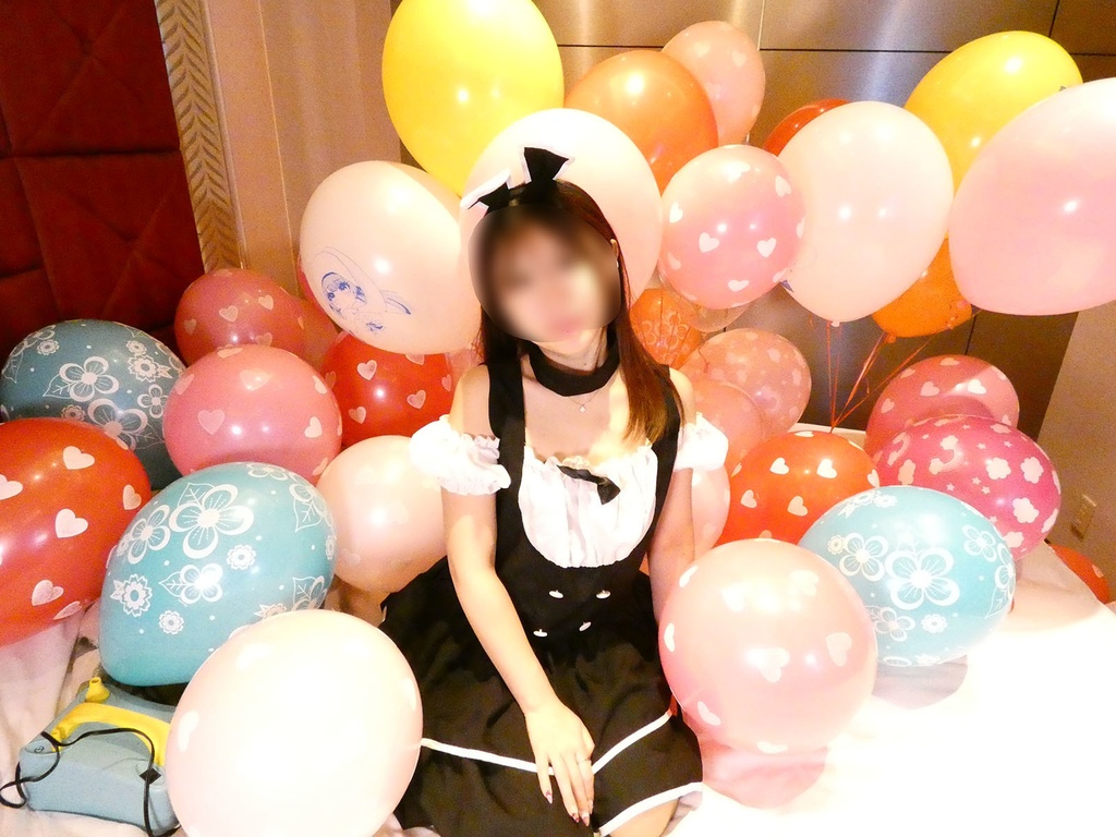 Hさんの風船あそび2(バニーメイドさん編)