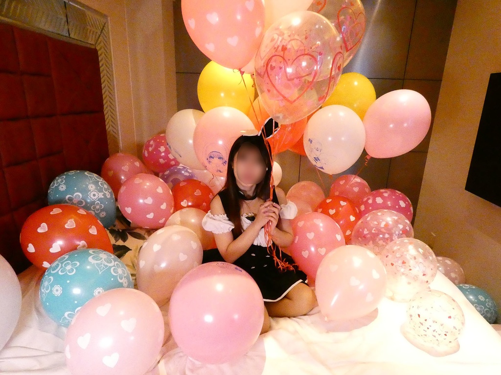 Hさんの風船あそび2(バニーメイドさん編)