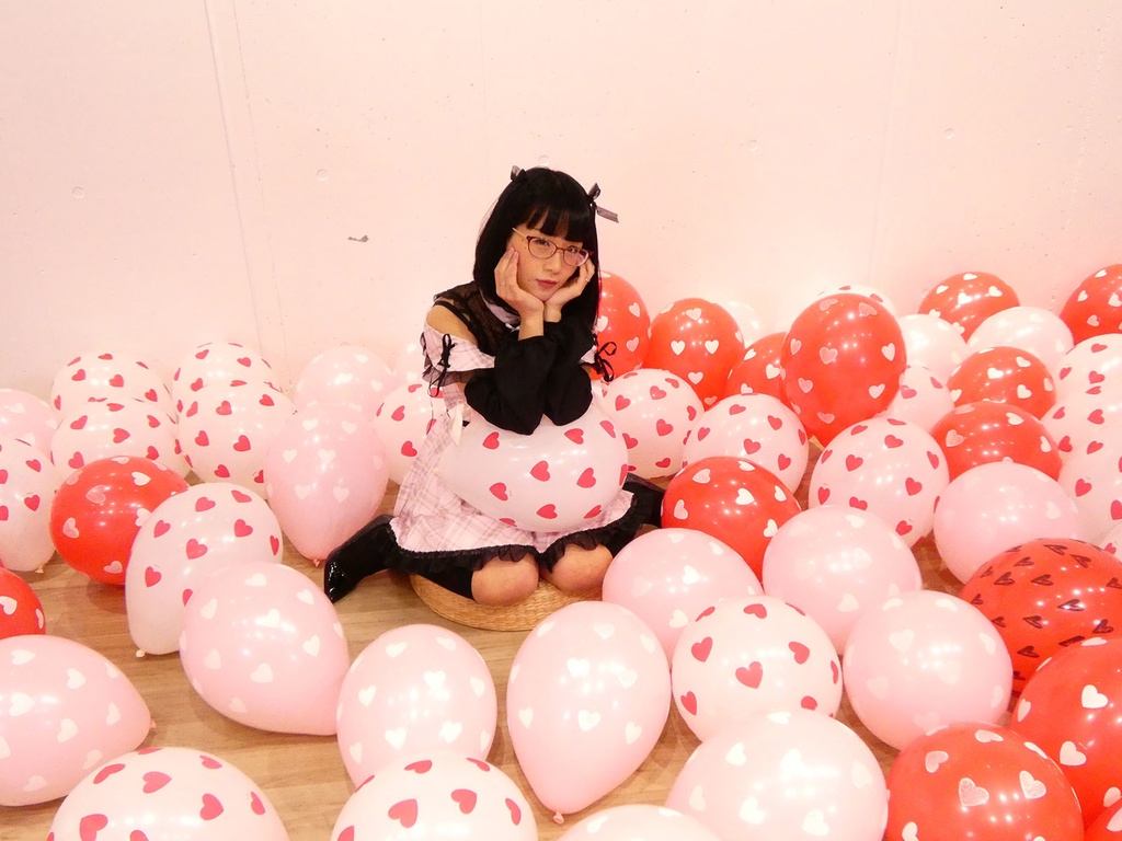 北見えりさんの風船遊び９（アイドル衣装編）