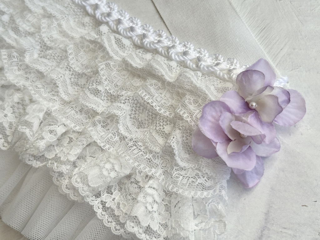 ヘッドドレス＊フリル×フリルチュール＊白に紫花