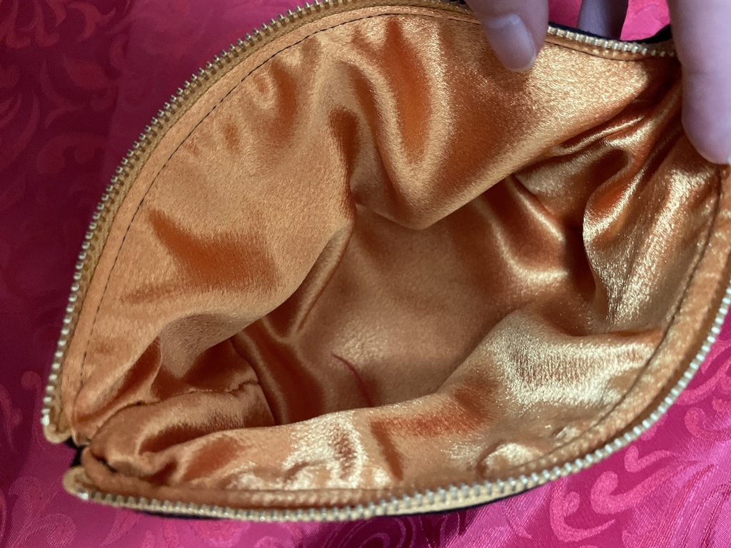 ツイステッドワンダーランド キャライメージ刺繍ポーチ