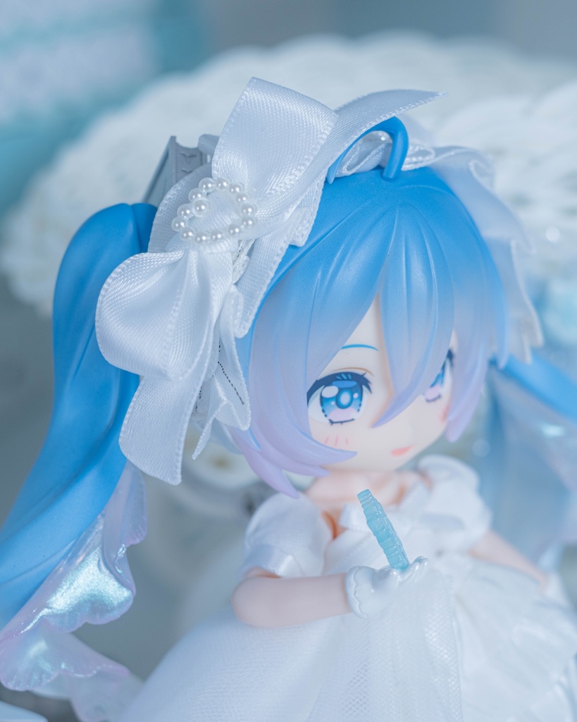 アシンメトリー純白ドレス