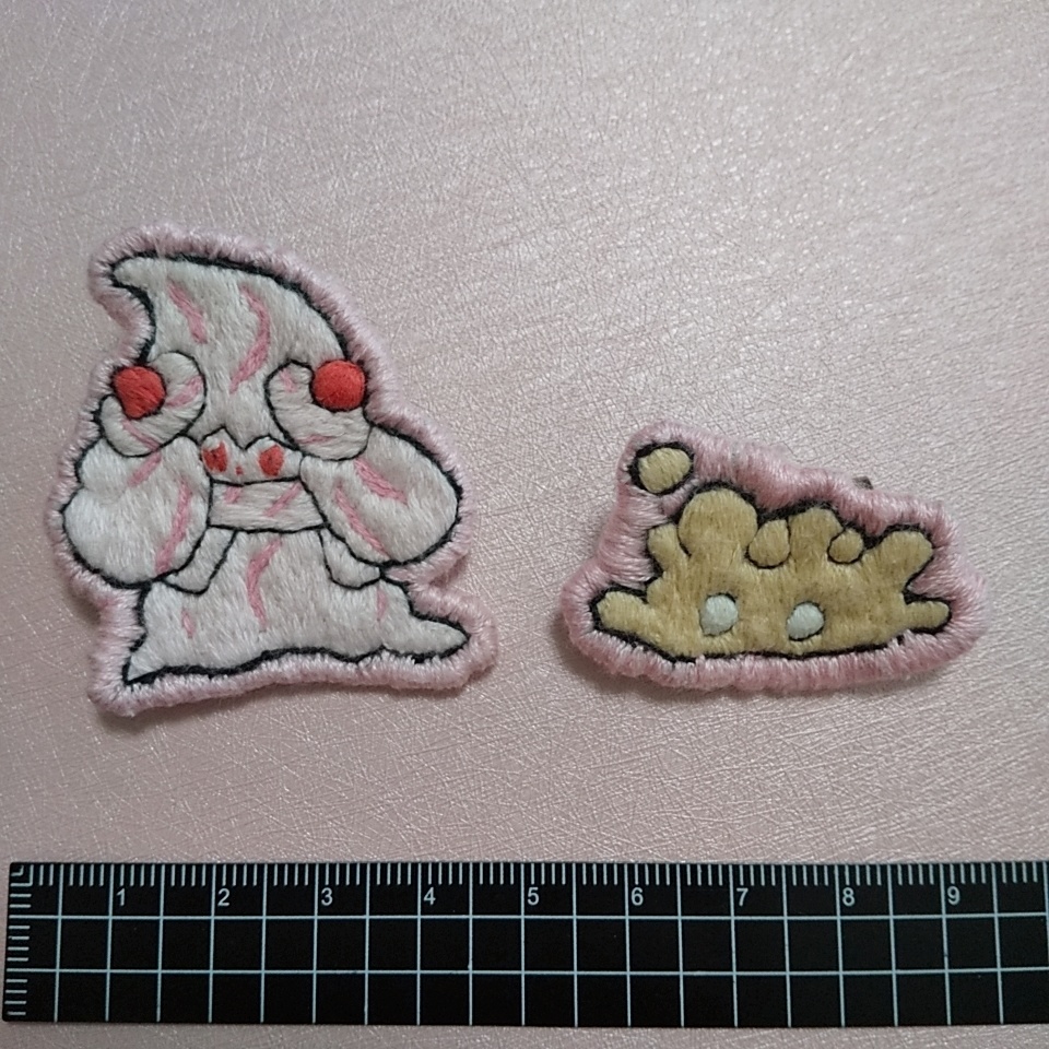 手刺繍ブローチ ポケモン