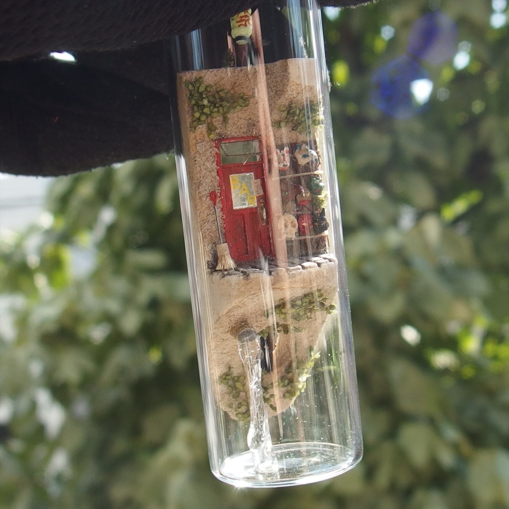 20240720 円筒路地・BARの玄関とお面屋