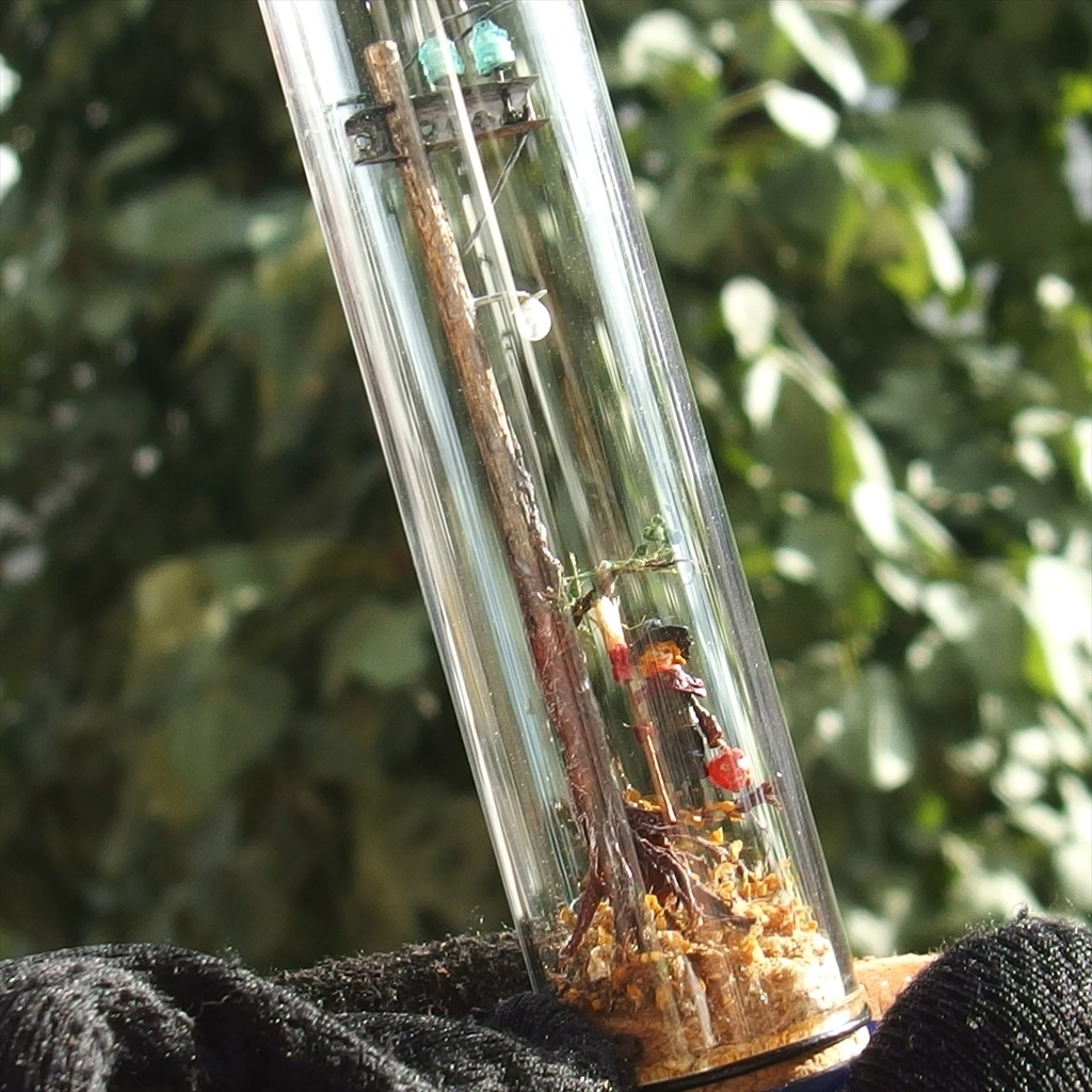 20240921 魔女と電柱、ハロウィン風