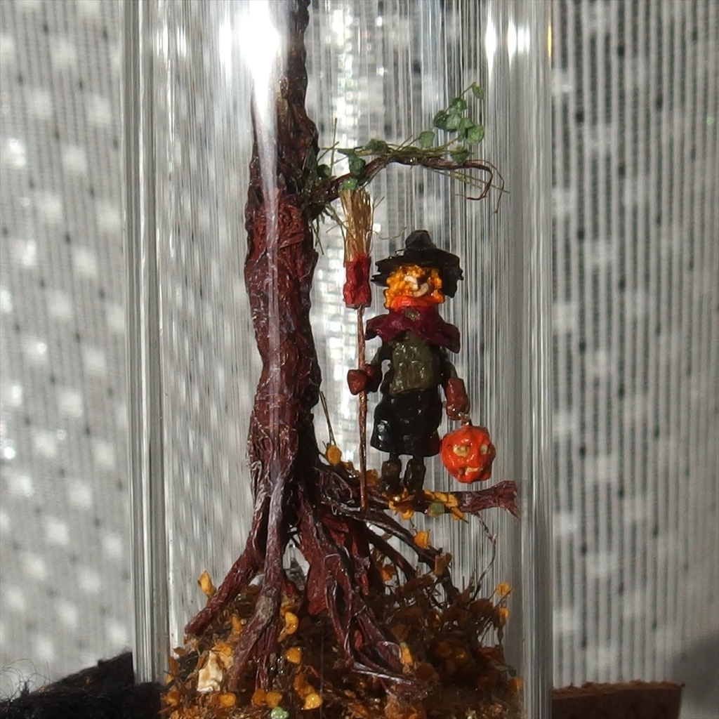 20240921 魔女と電柱、ハロウィン風