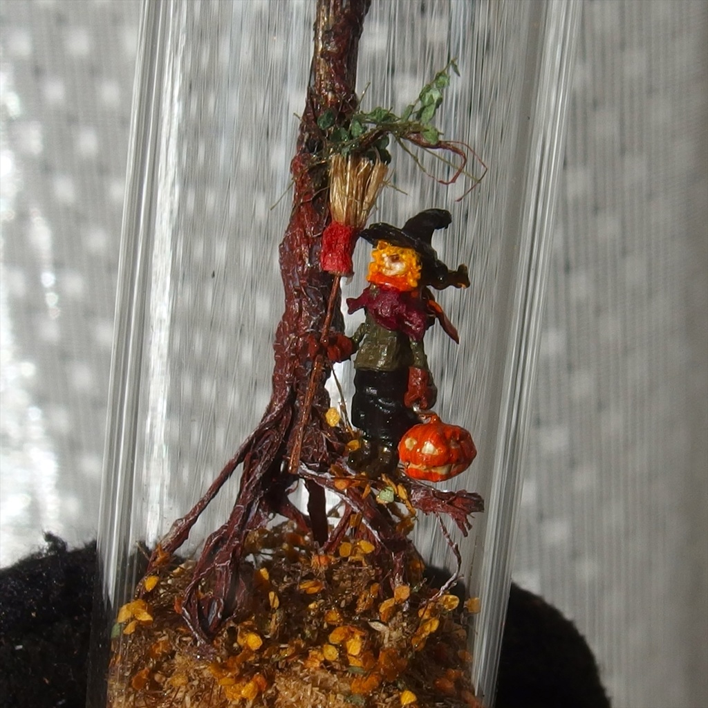 20240921 魔女と電柱、ハロウィン風