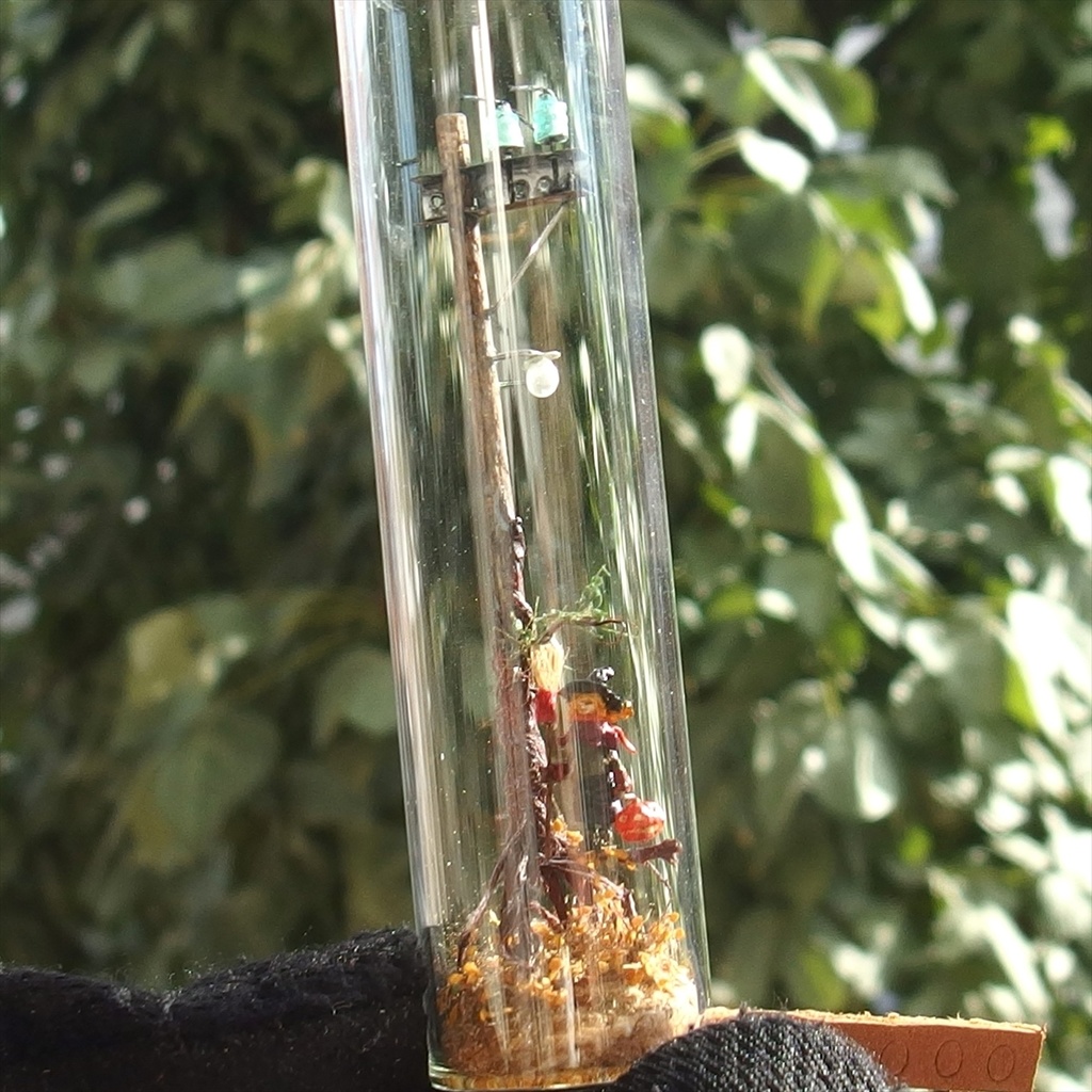 20240921 魔女と電柱、ハロウィン風