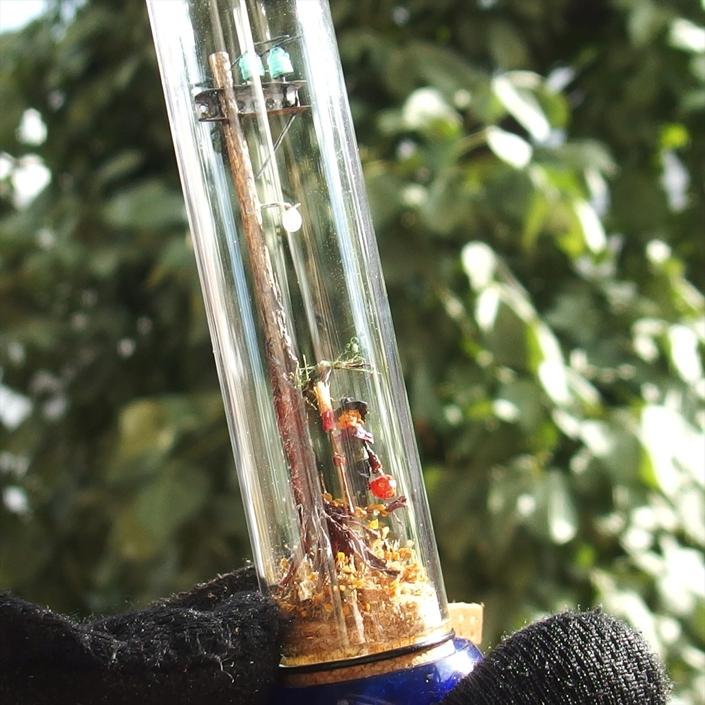 20240921 魔女と電柱、ハロウィン風