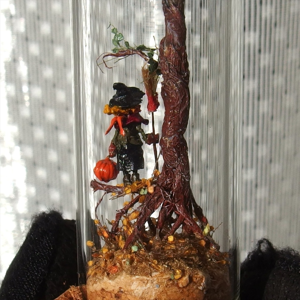 20240921 魔女と電柱、ハロウィン風