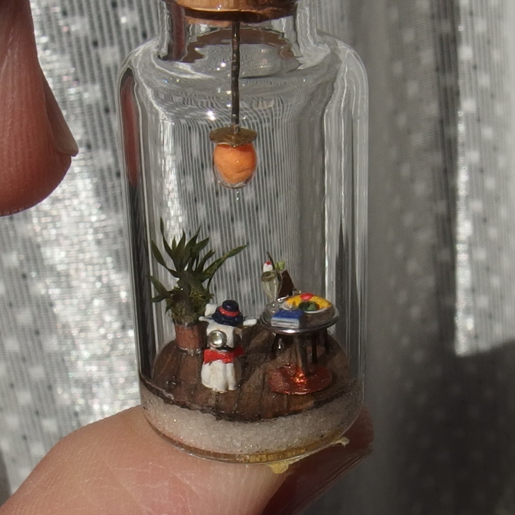 20250208 箱入り小瓶・ネコスキー氏風の猫とレストラン