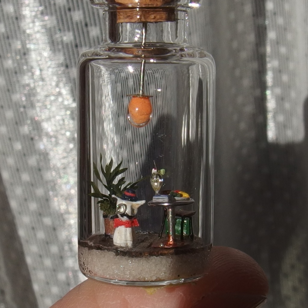 20250208 箱入り小瓶・ネコスキー氏風の猫とレストラン