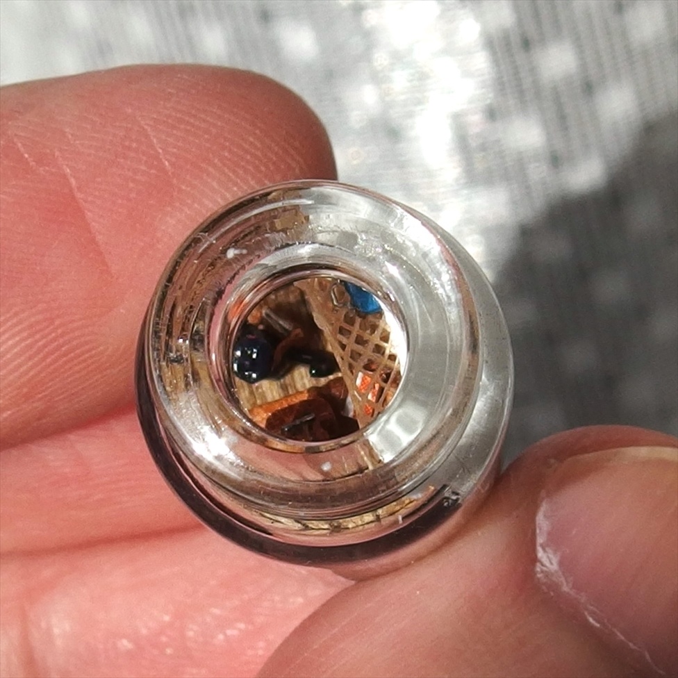 20250830 箱入り小瓶・ 猫と車窓