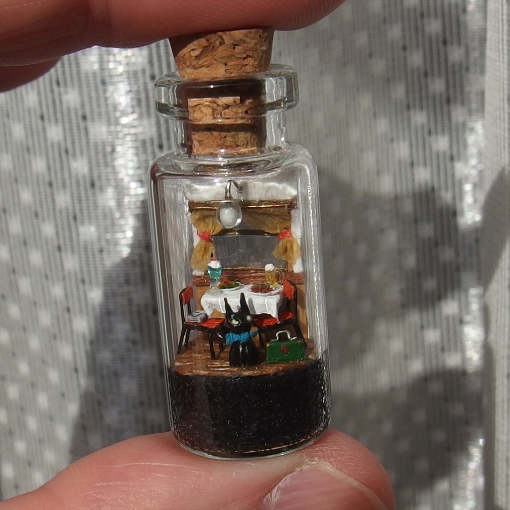 20250830 箱入り小瓶・ 猫と食堂車