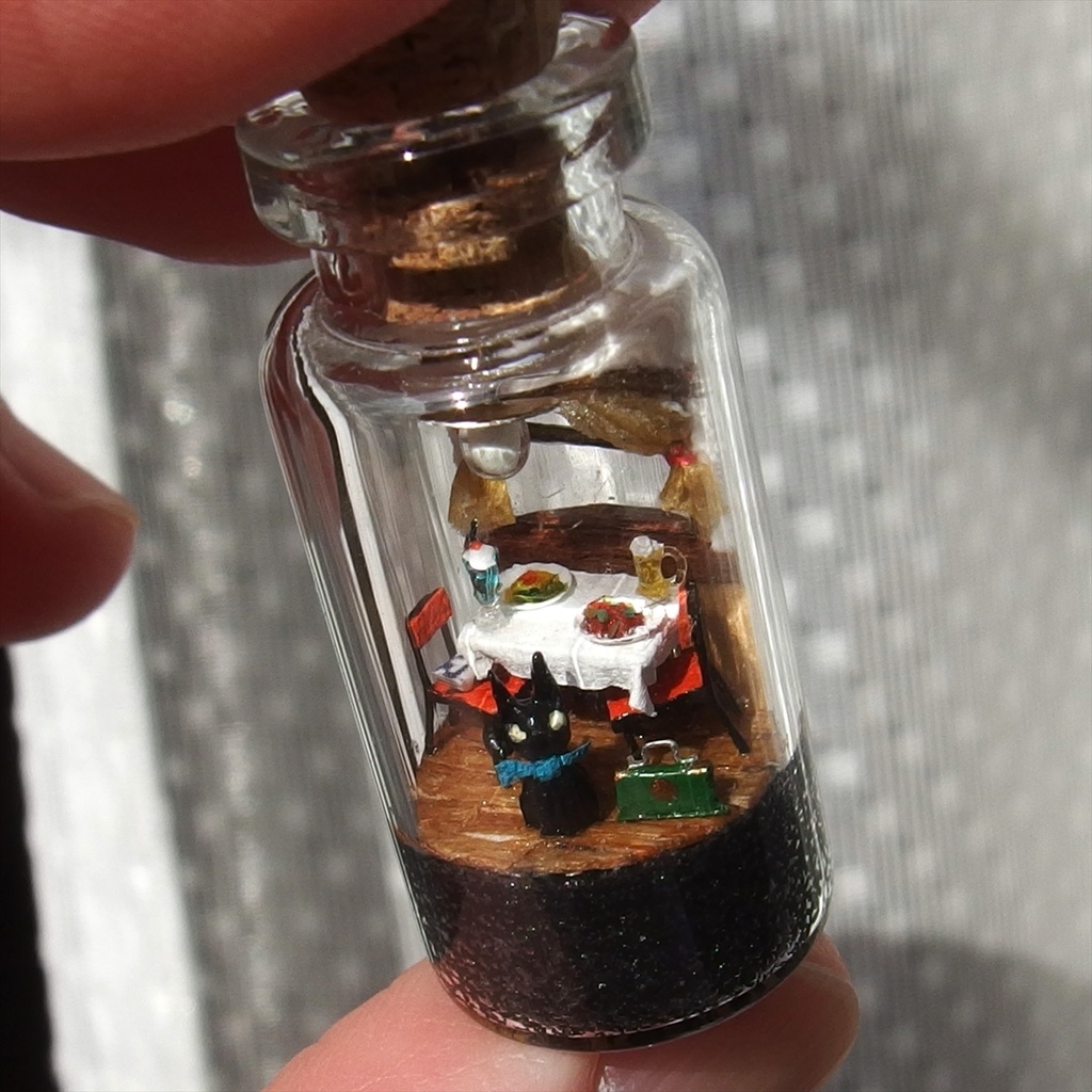 20250830 箱入り小瓶・ 猫と食堂車
