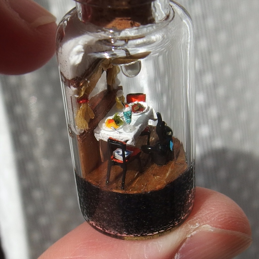 20250830 箱入り小瓶・ 猫と食堂車