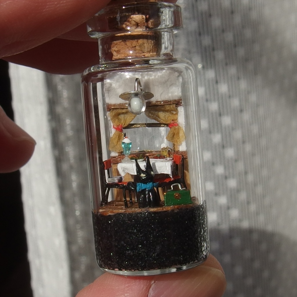 20250830 箱入り小瓶・ 猫と食堂車