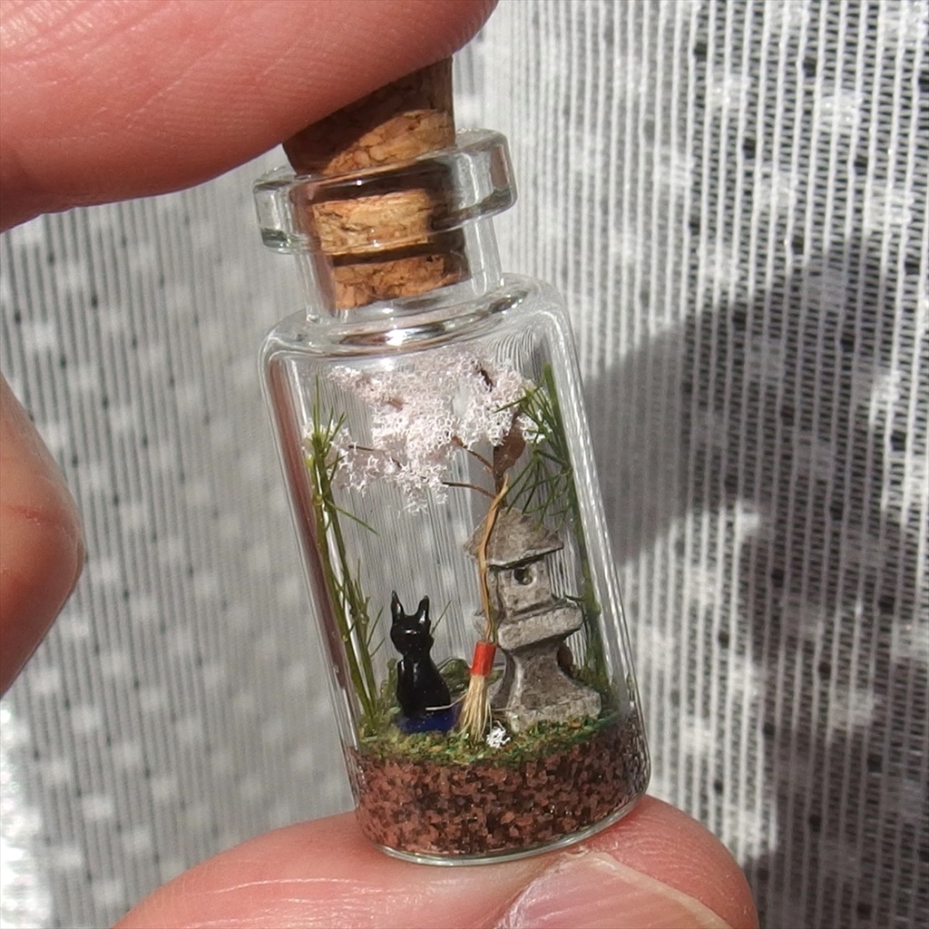 20250830 箱入り小瓶・ 猫と日本庭園
