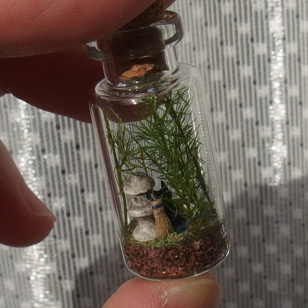 20250830 箱入り小瓶・ 猫と日本庭園(竹林)