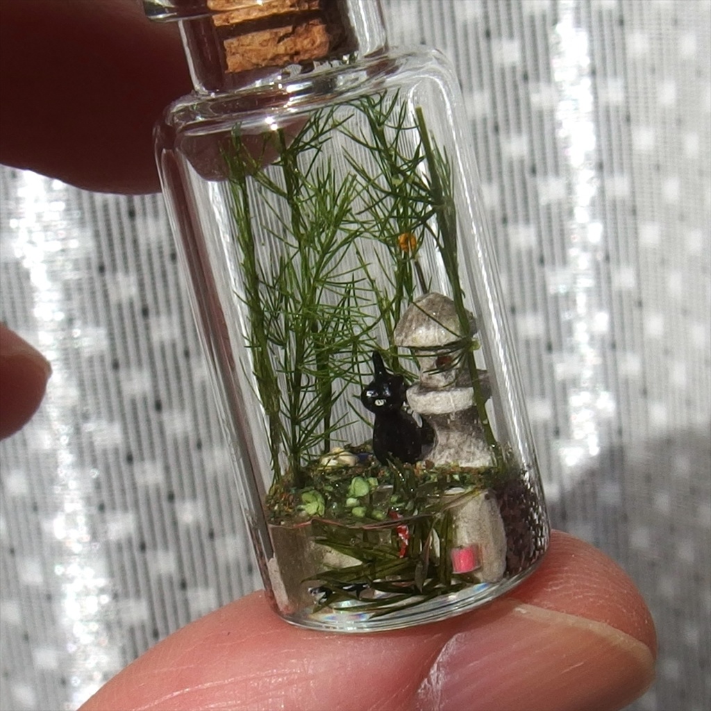 20250830 箱入り小瓶・ 猫と日本庭園(竹林)